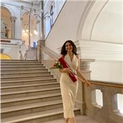 Englischlehrerin mit zweijähriger Berufserfahrung in Wien, ein Jahr in England gelebt, und zuvor mehrere Jahre Nachhilfe gegeben.